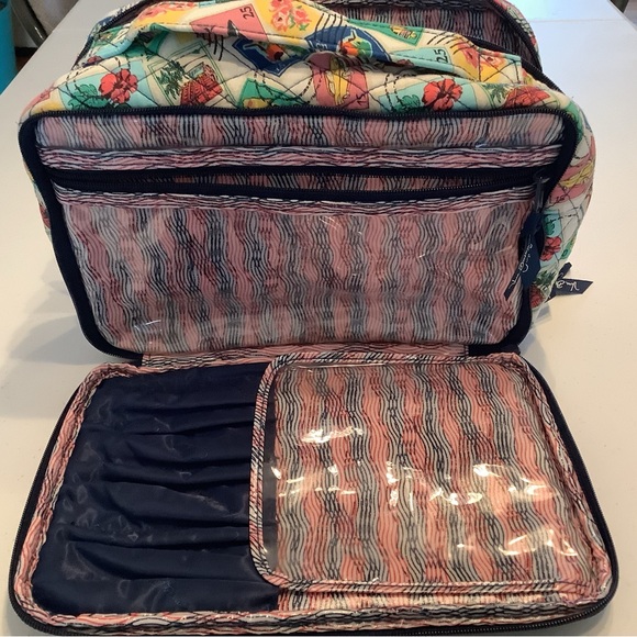 MINT VERA BRADLEY TRAVEL TOILETRY/COSMETIC BAG - Picture 5 of 8